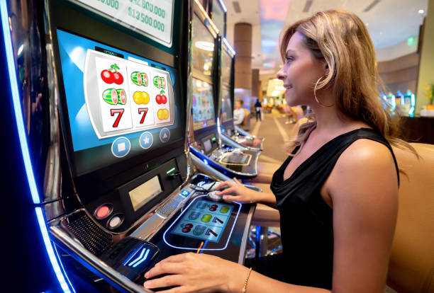 Sic Bo live dealer shaking dice Sic Bo live dealer shaking dice